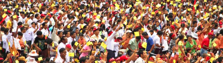 Aung San Suu Kyi fait déplacer les foules