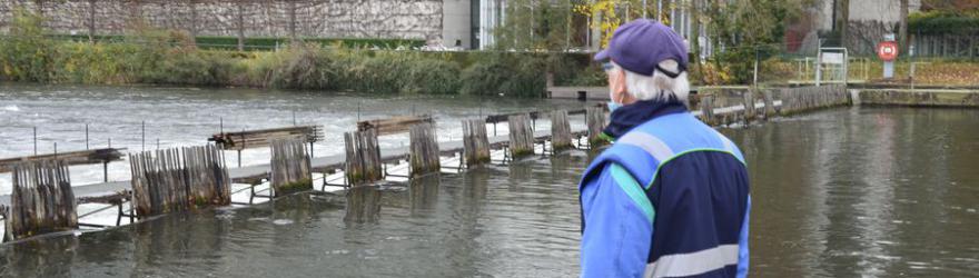 Rideau sur le barrage à aiguilles