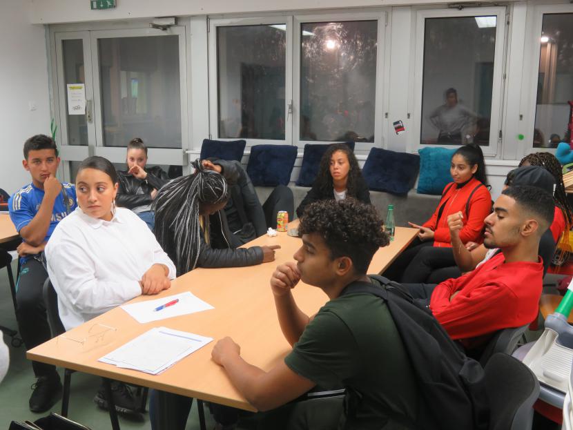 Un membre du "groupe Laos" manquait à l'appel vendredi soir, lors de la réunion de relance de leur projet humanitaire. Désormais, une réunion sera organisée chaque quinzaine.