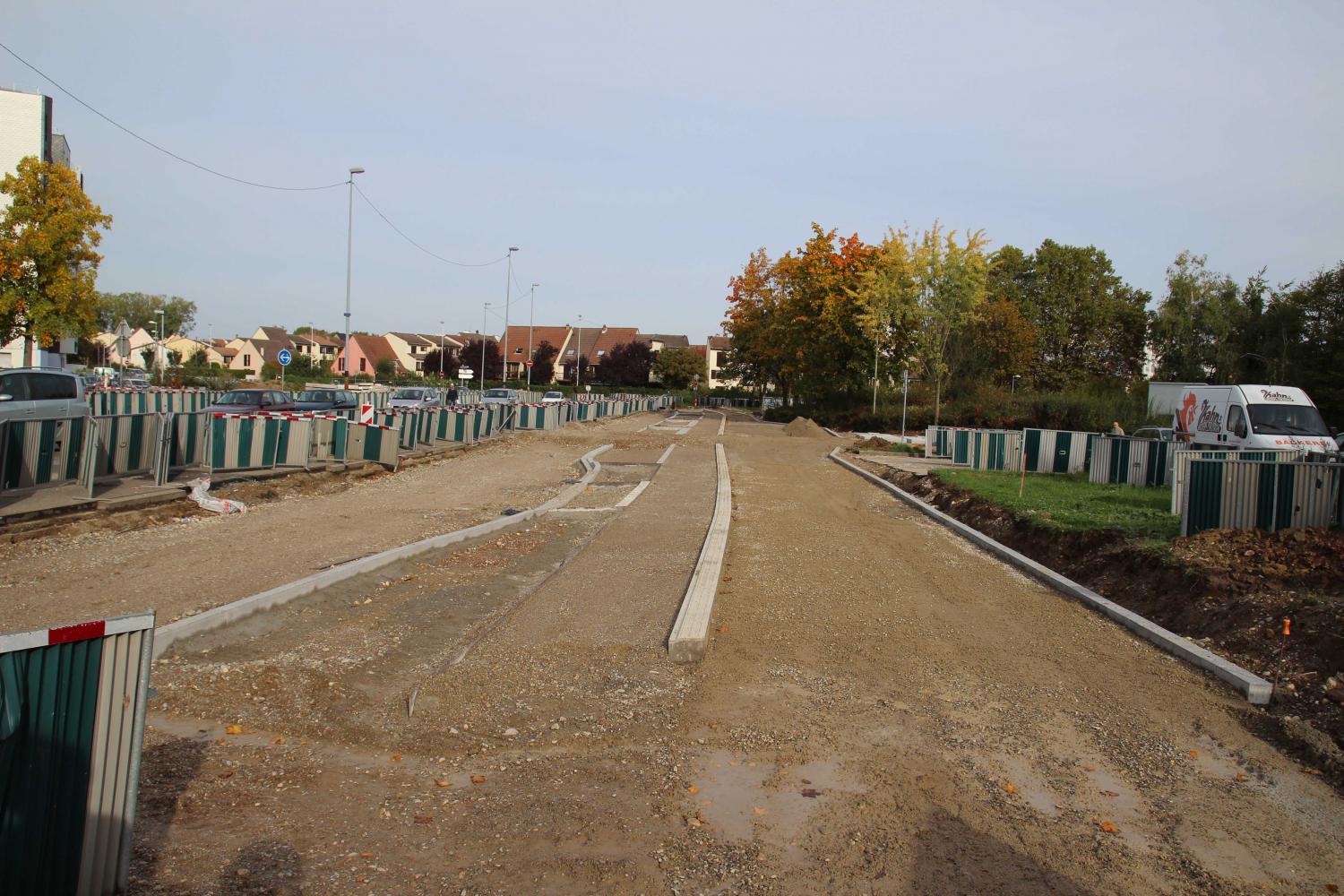 Chantier du tramway, avenue Racine, entre les mailles Jacqueline et Catherine.