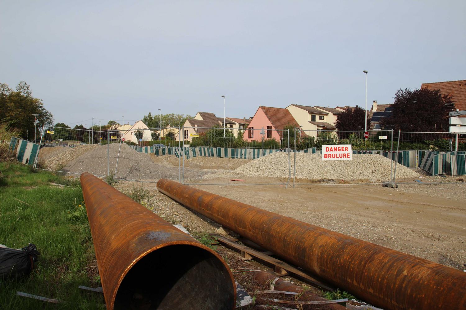 Chantier de mise à double sens de l'avenue Racine, entre les mailles Jacqueline et Catherine.