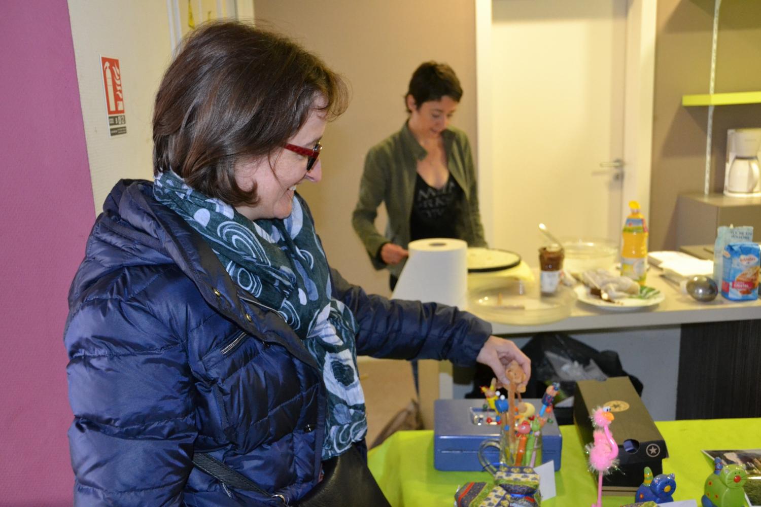 Vente de calendriers, de bibelots, de crêpes, de chocolat, soirée annuelle, cotisations, parrainages...