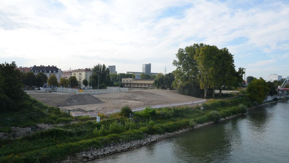 Les travaux de la rampe côté France sont clairement visibles.