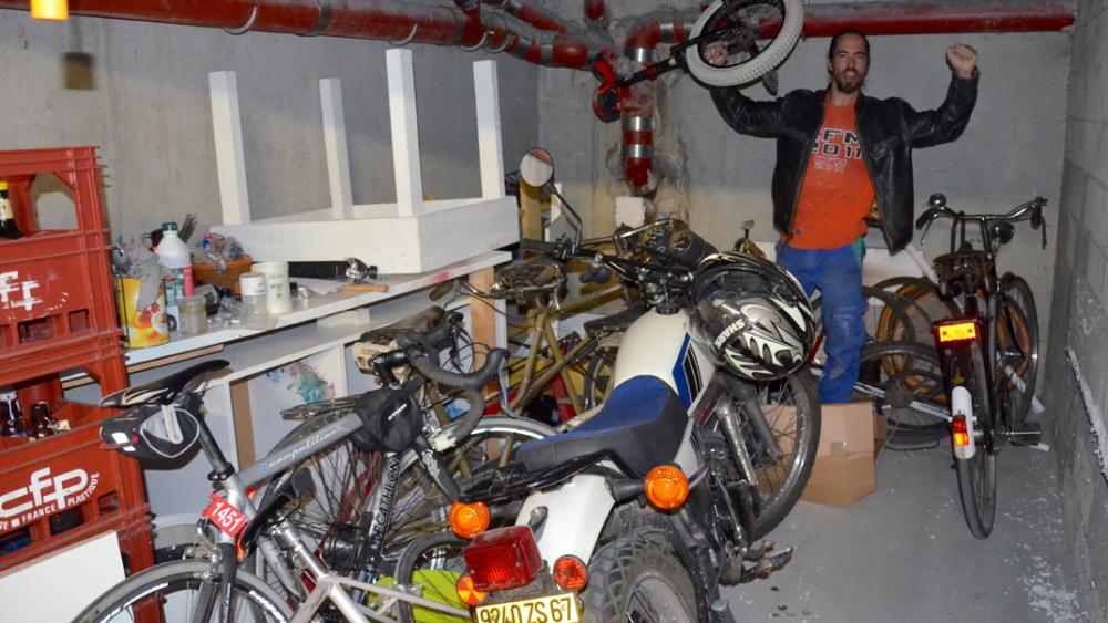 Le garage de Camille Metemberg regorge de toutes sortes de vélos.