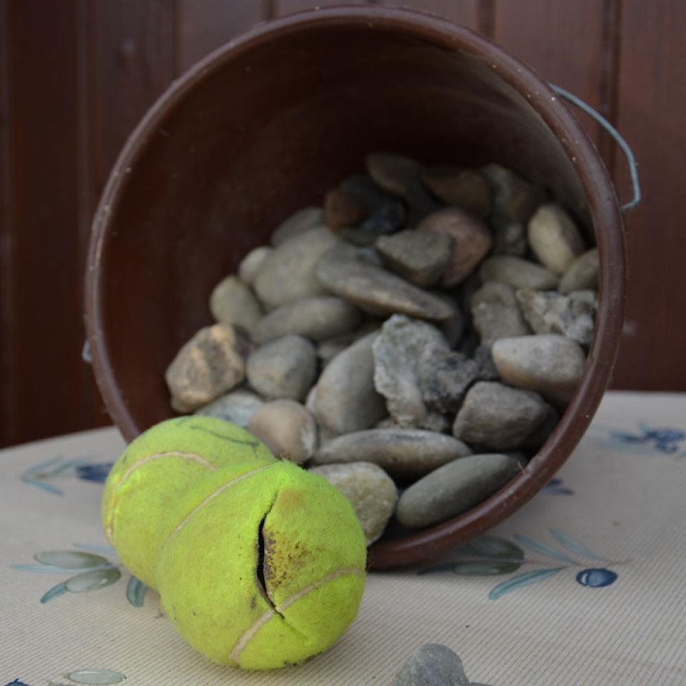 Les balles de tennis sont fendues pour abriter des produits stupéfiants. 