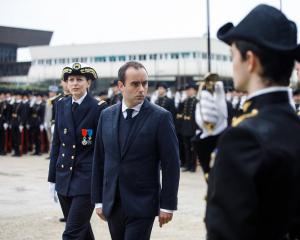 À Matignon, une première journée de négociations pour éviter la censure