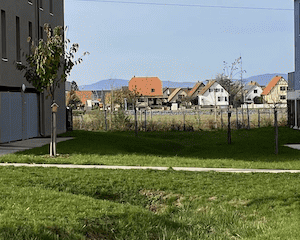 Près de la ville, près des champs