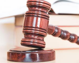 Fait divers : un homme interdit à vie du territoire français pour violence