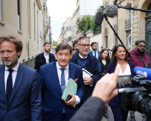 VIDEO : Le PS, clé des négociations pour le futur gouvernement en 1 minute 30