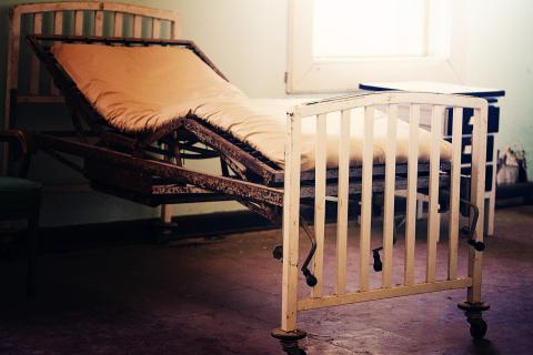 20180302-CS [Web en continu] old-hospital-bed.jpg