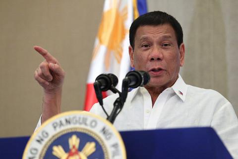 20170222-PC duterte_delivers_his_message_to_the_filipino_community_in_vietnam_during_a_meeting_held_at_the_intercontinental_hotel_on_september_28.jpg