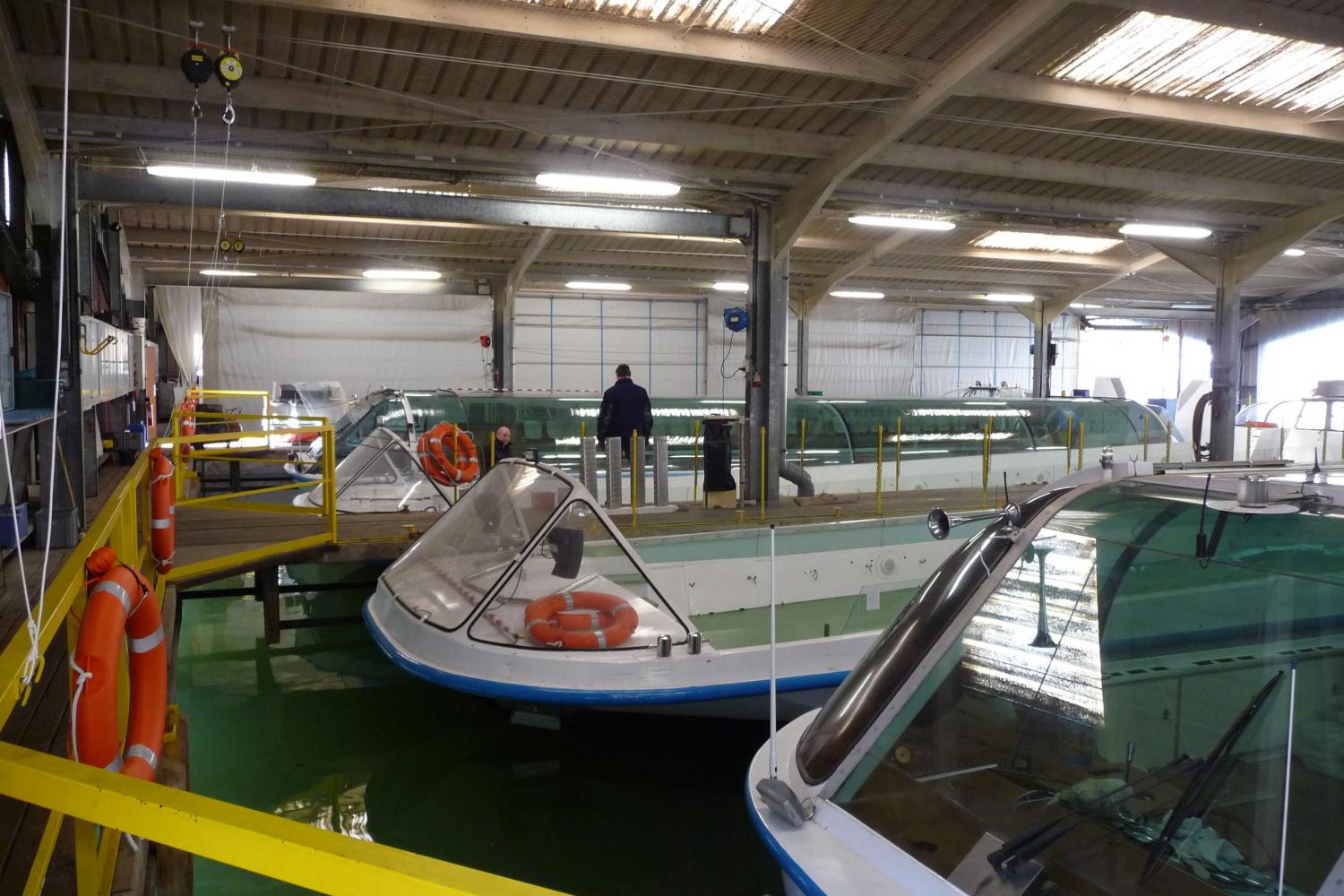 Pendant cette période d'arrêt, les salariés entretiennent les bateaux. Clément Lacaton/CUEJ