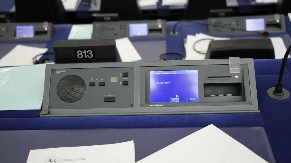 L'écran, où s'affiche les intervenants, les procédures en cours et le résultat des votes