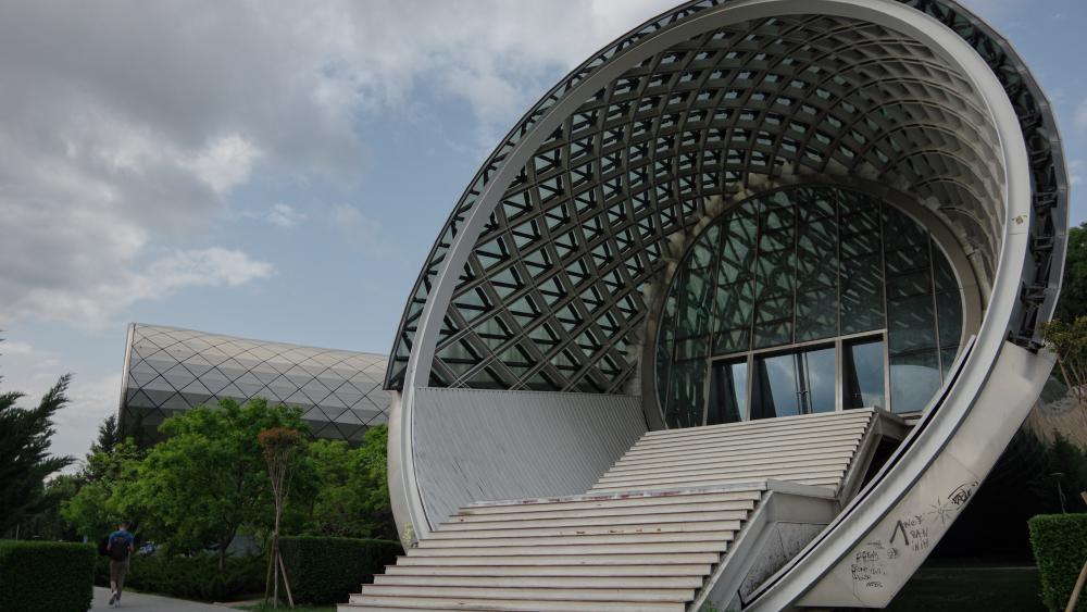 Le Rike concert hall « n'a pas sa place dans le quartier historique », selon Irakli Zhvania. © Clémence Blanche