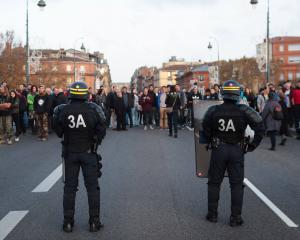 Contestations locales, indifférence électorale