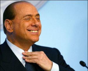 Berlusconi remonte (encore) la pente
