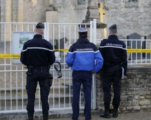 Dégradations de cimetières, vandalisme ou racisme ?