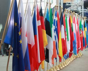 La Commission à la relance pour l'élargissement de l'Union européenne 