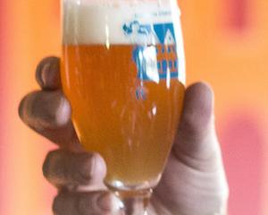 La bière artisanale sort la tête de l'eau