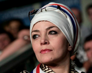 Athis Belkis, femme voilée : 