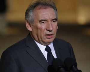 L'offre de Bayrou relance Macron