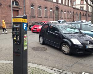 Le stationnement payant entre midi et 14h repoussé au mois d’avril