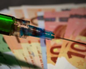 Covid-19: Les eurodéputés veulent une stratégie pharmaceutique européenne 